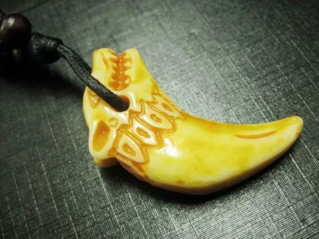 20 pcs Men's Yellow Color Wolf Head Amulet Necklace Wolves Talisman Wicca Punk Men Jewelry
20 pcs Men's Yellow Color Wolf Head Amulet Necklace Wolves Talisman Wicca Punk Men Jewelry