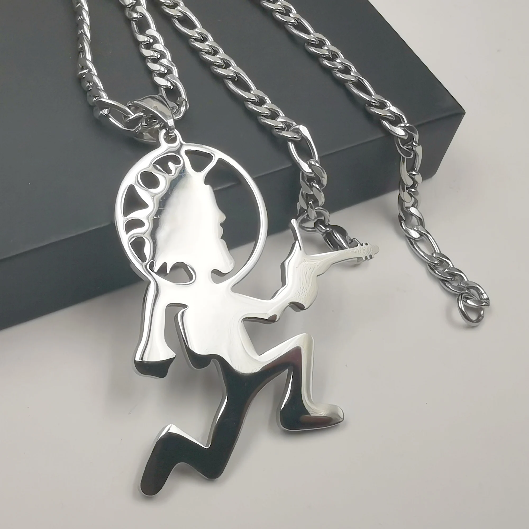 Mens Large ICP Psychopathics from Outerspace Charm Necklace Juggalo Pendant Stainless steel NK Chain 4MM 24 INCH
Mens Large ICP Psychopathics from Outerspace Charm Necklace Juggalo Pendant Stainless steel NK Chain 4MM 24 INCH