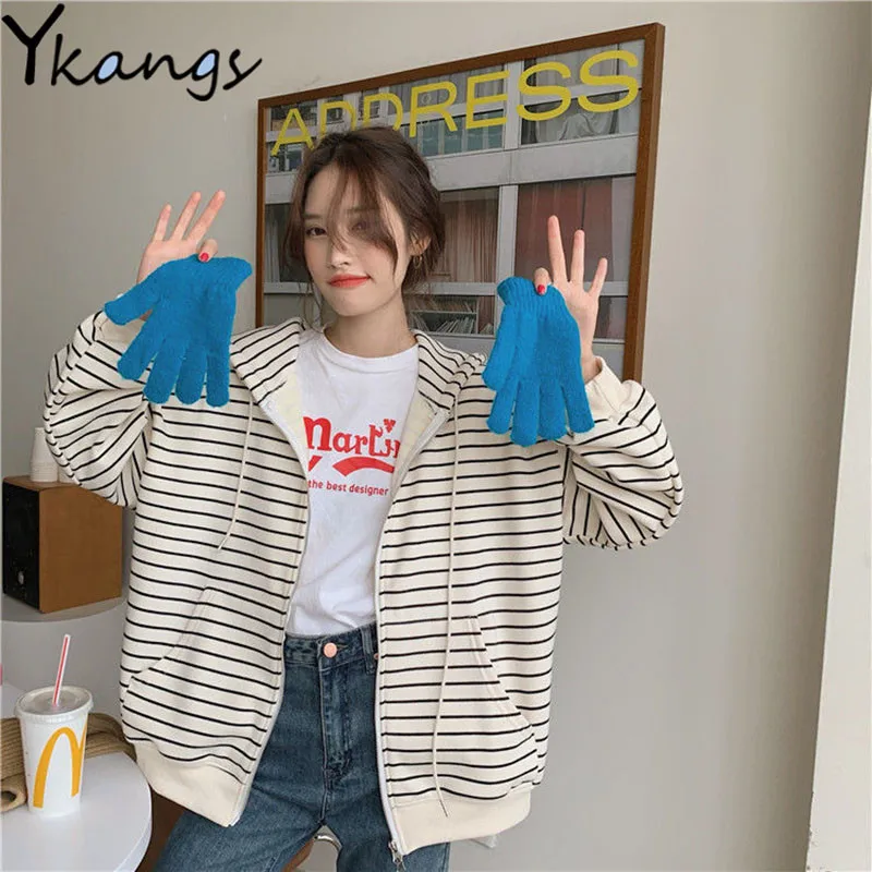 Campus Style Black White Striped Women Hooded Top Korean Style All-match Zipper Sports Jacket Y2k Casual Ladies Knitted Cardigan
Campus Style Black White Striped Women Hooded Top Korean Style All-match Zipper Sports Jacket Y2k Casual Ladies Knitted Cardigan
