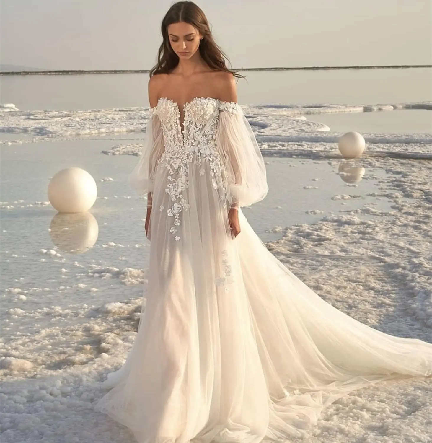 Beach Wedding Dress 2022 Off Shoulder Simple Long Sleeve Custom Made Floor Length White Tulle Bridal Gowns Sweep Train
Beach Wedding Dress 2022 Off Shoulder Simple Long Sleeve Custom Made Floor Length White Tulle Bridal Gowns Sweep Train