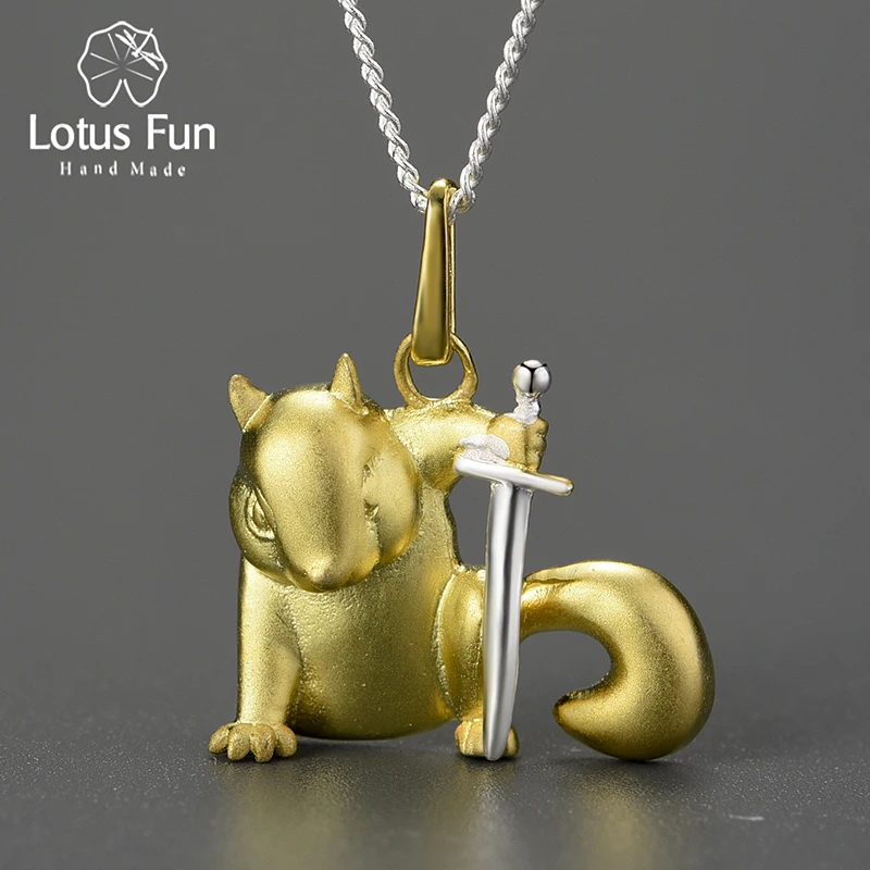 Женское колье-чокер Lotus Fun, ожерелье из серебра 925 пробы с подвеской в виде белки из 18-каратного золота
Женское колье-чокер Lotus Fun, ожерелье из серебра 925 пробы с подвеской в виде белки из 18-каратного золота