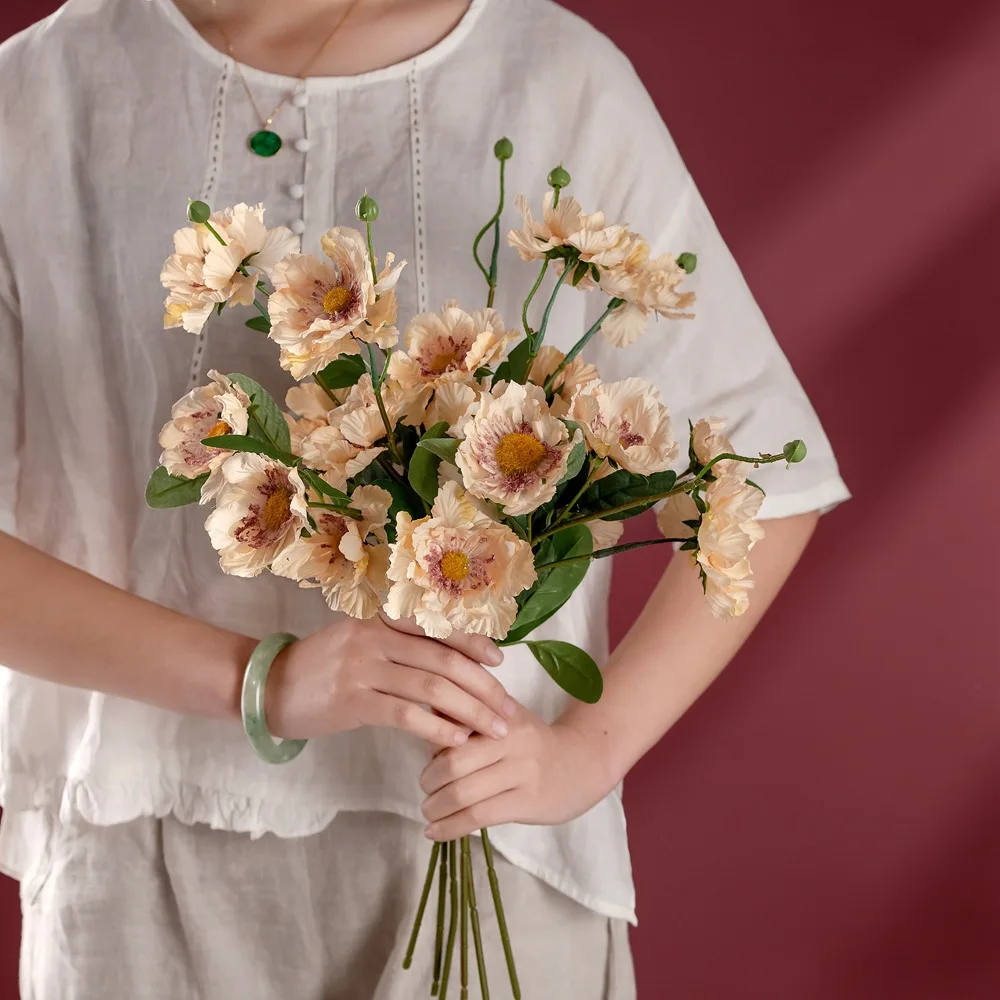 Artificial Flowers Vintage Chrysanthemum Bouquet Hydrangea Peony Vintage Bride Holding Fake Flowers Home Wedding Decoration
Artificial Flowers Vintage Chrysanthemum Bouquet Hydrangea Peony Vintage Bride Holding Fake Flowers Home Wedding Decoration