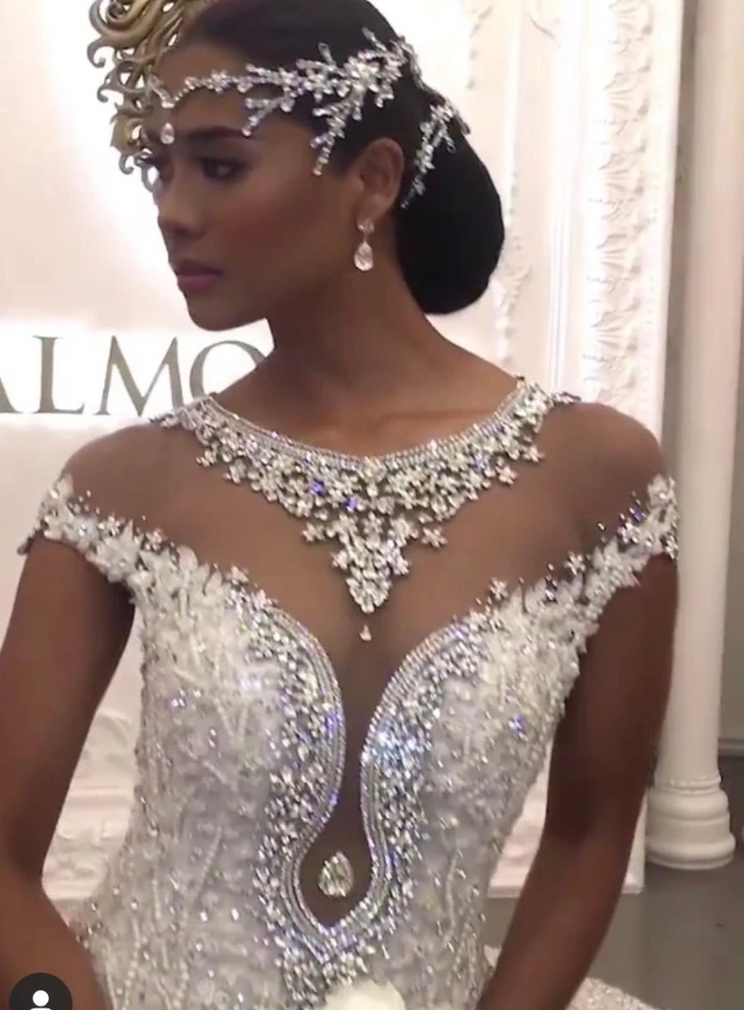 Luxury Crystal Beaded Mermaid Wedding Dresses 2025 Vintage Arabic Dubai Plus Size Lace Bridal Gown vestidos de noiva
Luxury Crystal Beaded Mermaid Wedding Dresses 2025 Vintage Arabic Dubai Plus Size Lace Bridal Gown vestidos de noiva