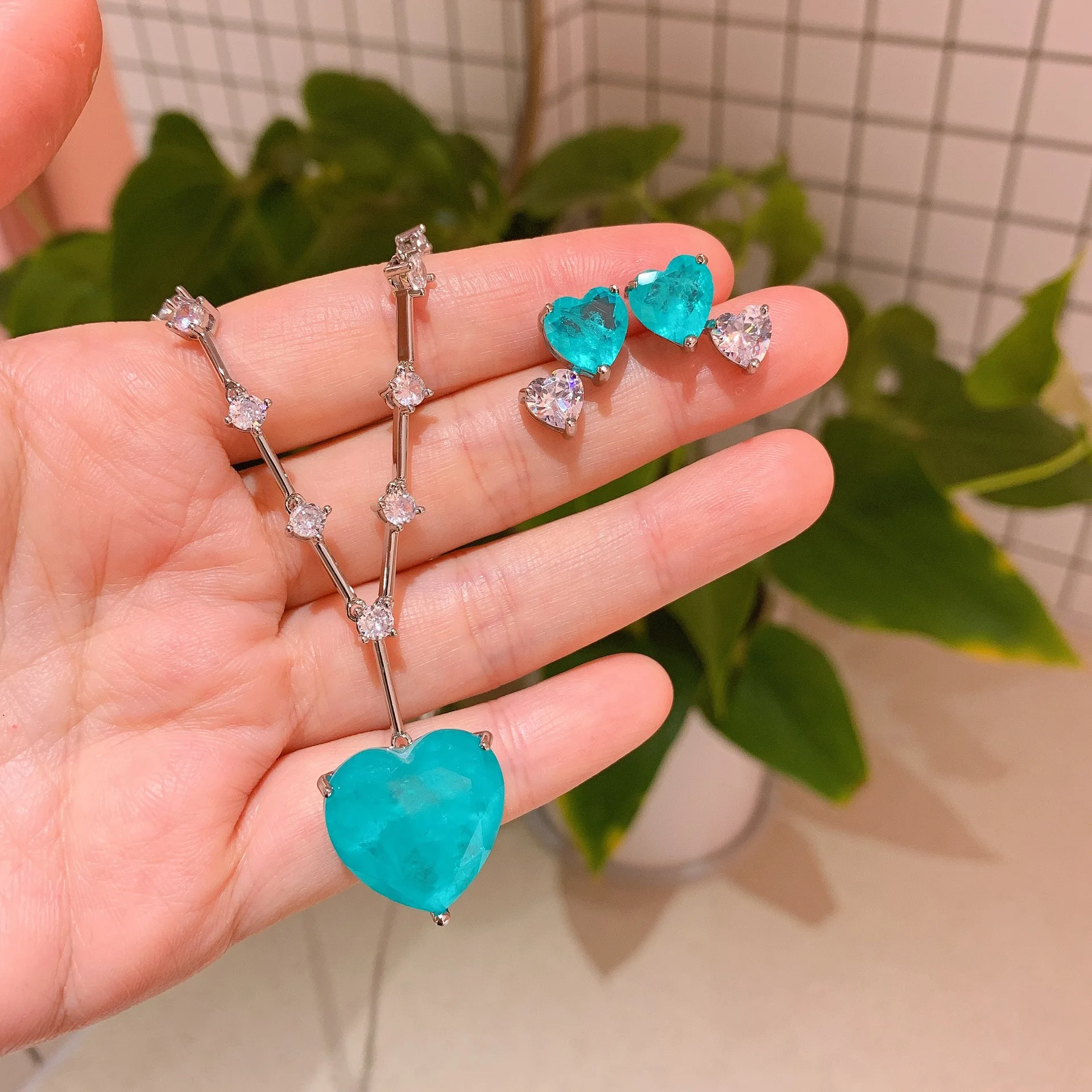 QTT Heart Paraiba Tourmaline Stone Gorgeous Jewelry Sets Silver Color Necklace Stud Earrings Exquisite Bridal Sets
QTT Heart Paraiba Tourmaline Stone Gorgeous Jewelry Sets Silver Color Necklace Stud Earrings Exquisite Bridal Sets