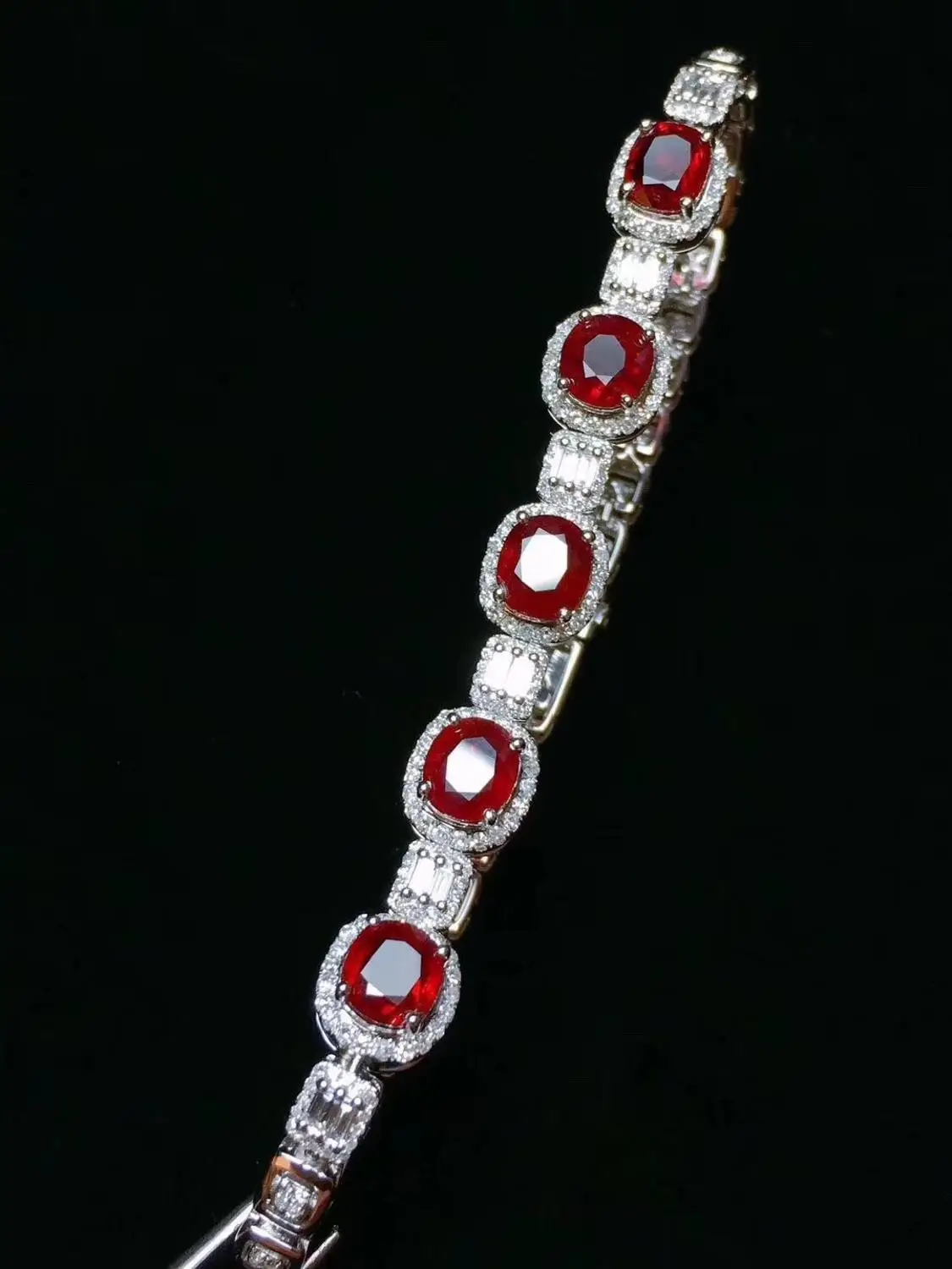 exquisite ruby bracelet red ruby gemstone bracelet women silver jewelry fine present real natural gem good color christmas gift
exquisite ruby bracelet red ruby gemstone bracelet women silver jewelry fine present real natural gem good color christmas gift