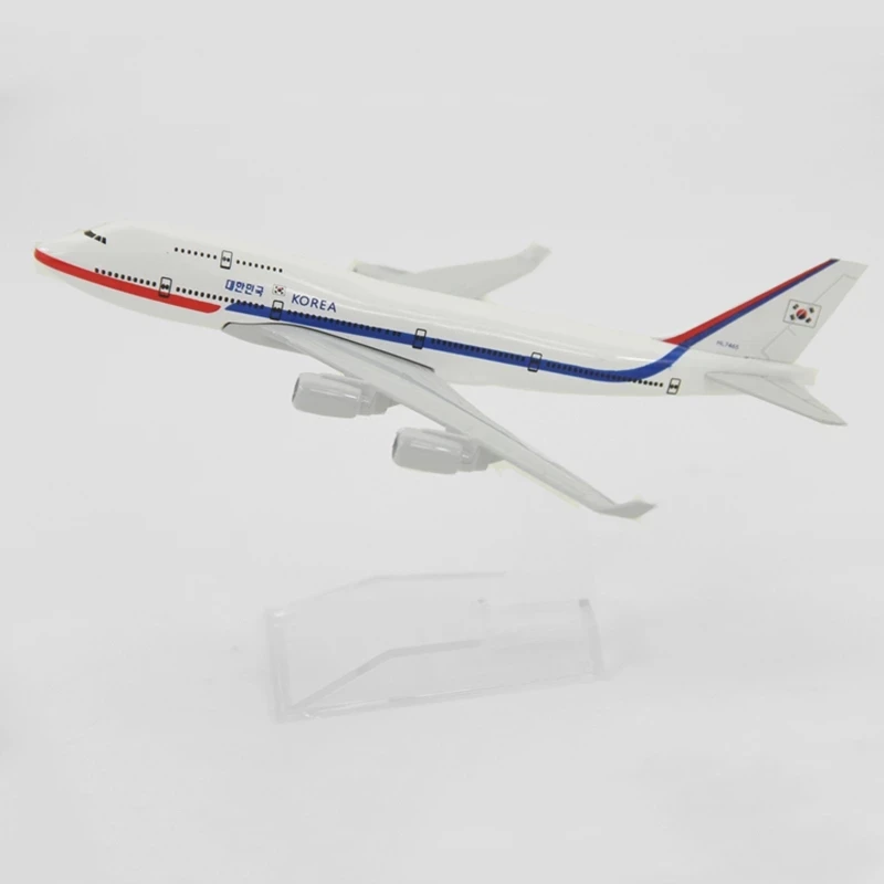16 см Air корейские авиалинии, Боинг B747, Корея, песидент, самолёт из металла, Коллекционная модель самолета
16 см Air корейские авиалинии, Боинг B747, Корея, песидент, самолёт из металла, Коллекционная модель самолета