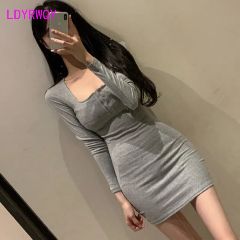 2022 square neck button tight-fitting slim long-sleeved dress half-open collar low-neck sexy buttocks
2022 square neck button tight-fitting slim long-sleeved dress half-open collar low-neck sexy buttocks