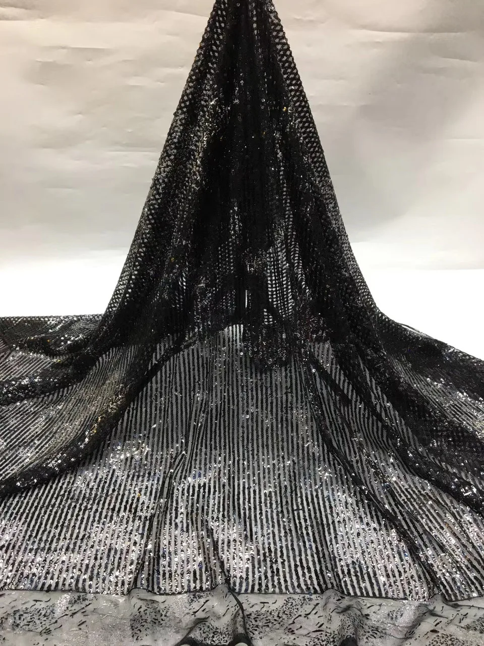 French Nigeria sequin lace fabric 2021 high quality tulle African lace fabric wedding African French tulle lace XX3878
French Nigeria sequin lace fabric 2021 high quality tulle African lace fabric wedding African French tulle lace XX3878
