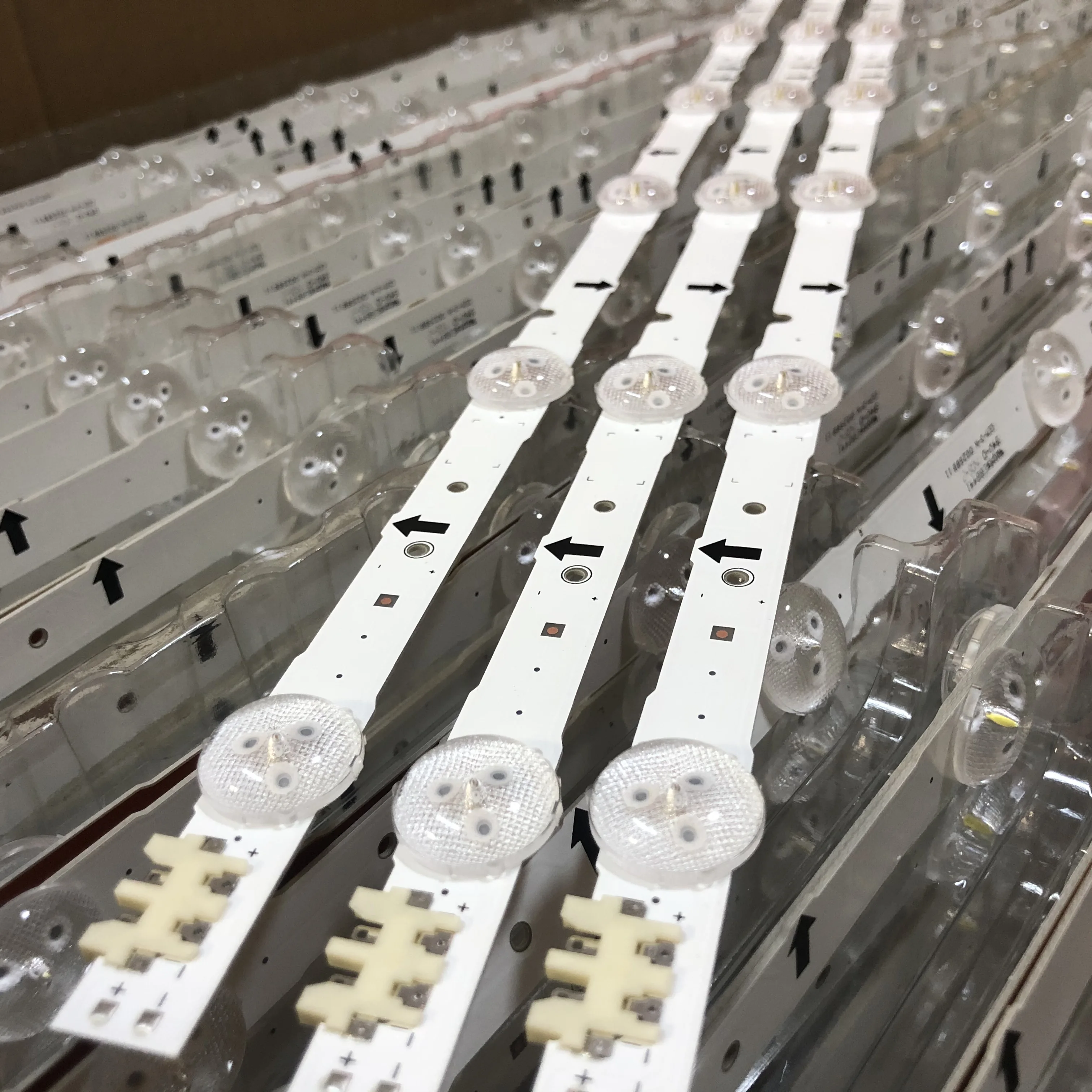 Лента подсветки 3VLED для UE32J5000 UE32J5100 UE32J5120 UE32J5200 UE32J5373 UE32J5500 D4GE-320DC1-R1 BN96-30442A 30443A 30444A
Лента подсветки 3VLED для UE32J5000 UE32J5100 UE32J5120 UE32J5200 UE32J5373 UE32J5500 D4GE-320DC1-R1 BN96-30442A 30443A 30444A