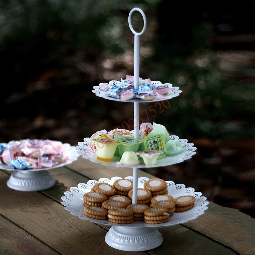 European style lace and iron two-layer cake rack, dessert, fruit tray, wedding and birthday decorations
European style lace and iron two-layer cake rack, dessert, fruit tray, wedding and birthday decorations