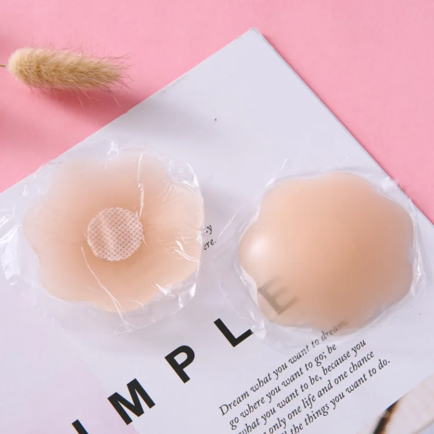 1 pair Reusable Female Breast Petal Nipple Petal Petal Adhesive Strapless Backless Stick Bra Silicone Breast Sticker Nipple Pad
1 pair Reusable Female Breast Petal Nipple Petal Petal Adhesive Strapless Backless Stick Bra Silicone Breast Sticker Nipple Pad