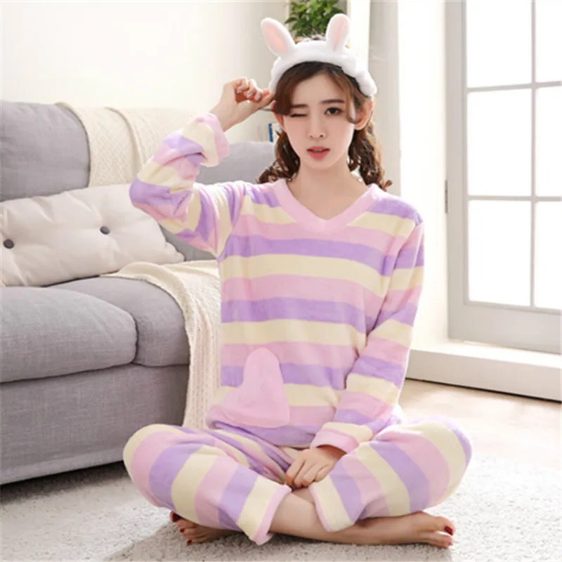 H5707 Flannel Pajamas Women Coral Fleece Autumn Winter Warm Nightwear Girls Long Sleeve Thick Sweet Comfortable Sleepwear Suit
H5707 Flannel Pajamas Women Coral Fleece Autumn Winter Warm Nightwear Girls Long Sleeve Thick Sweet Comfortable Sleepwear Suit