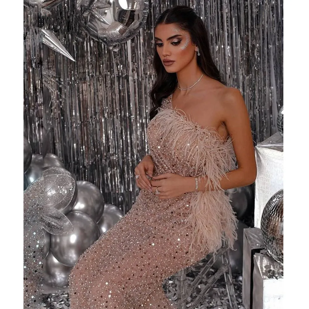 Luxury Dubai Feather One Shoulder Evening Dress Solid Color Sequin Floor Length Mermaid Gown Custom Made Plus Size Party Dresses
Luxury Dubai Feather One Shoulder Evening Dress Solid Color Sequin Floor Length Mermaid Gown Custom Made Plus Size Party Dresses
