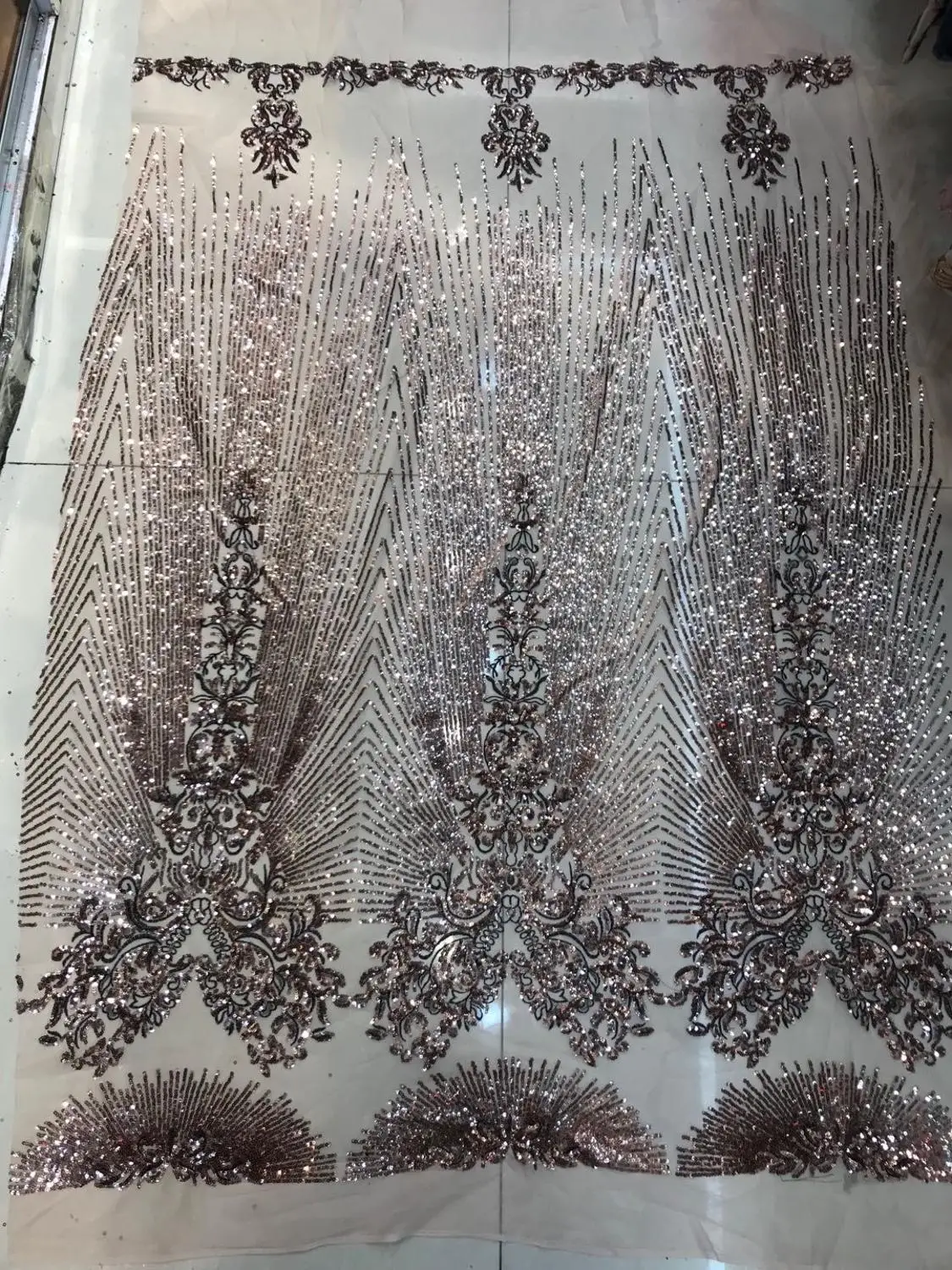 Free shipping african lace fabric J-4201 high quality french guipure lace fabric new arrival sequins lace fabric for party
Free shipping african lace fabric J-4201 high quality french guipure lace fabric new arrival sequins lace fabric for party