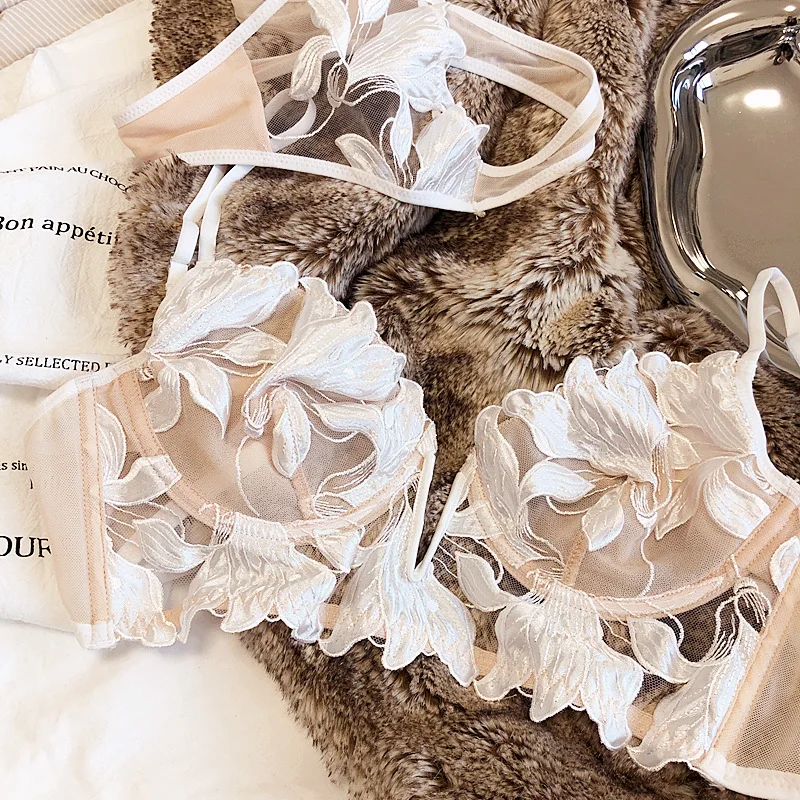 Satin-embroidered lace sexy bralette ultra-thin steel ring with breast milk anti-sagging underwear set women's bra and panties
Satin-embroidered lace sexy bralette ultra-thin steel ring with breast milk anti-sagging underwear set women's bra and panties
