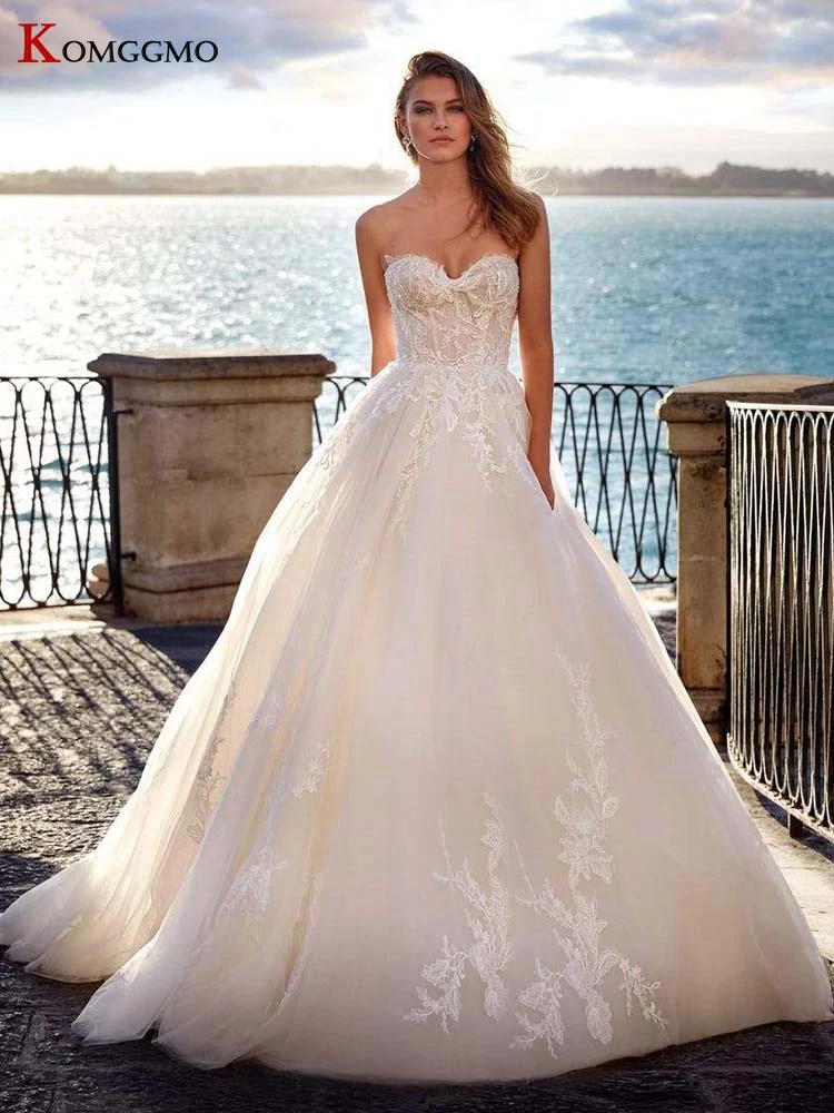 Luxury Chapel Train Embroidery Appliques Tulle Backless Bridal Ball Gown 2023 Hot Sale Strapless Sleeveless Wedding Dress
Luxury Chapel Train Embroidery Appliques Tulle Backless Bridal Ball Gown 2023 Hot Sale Strapless Sleeveless Wedding Dress