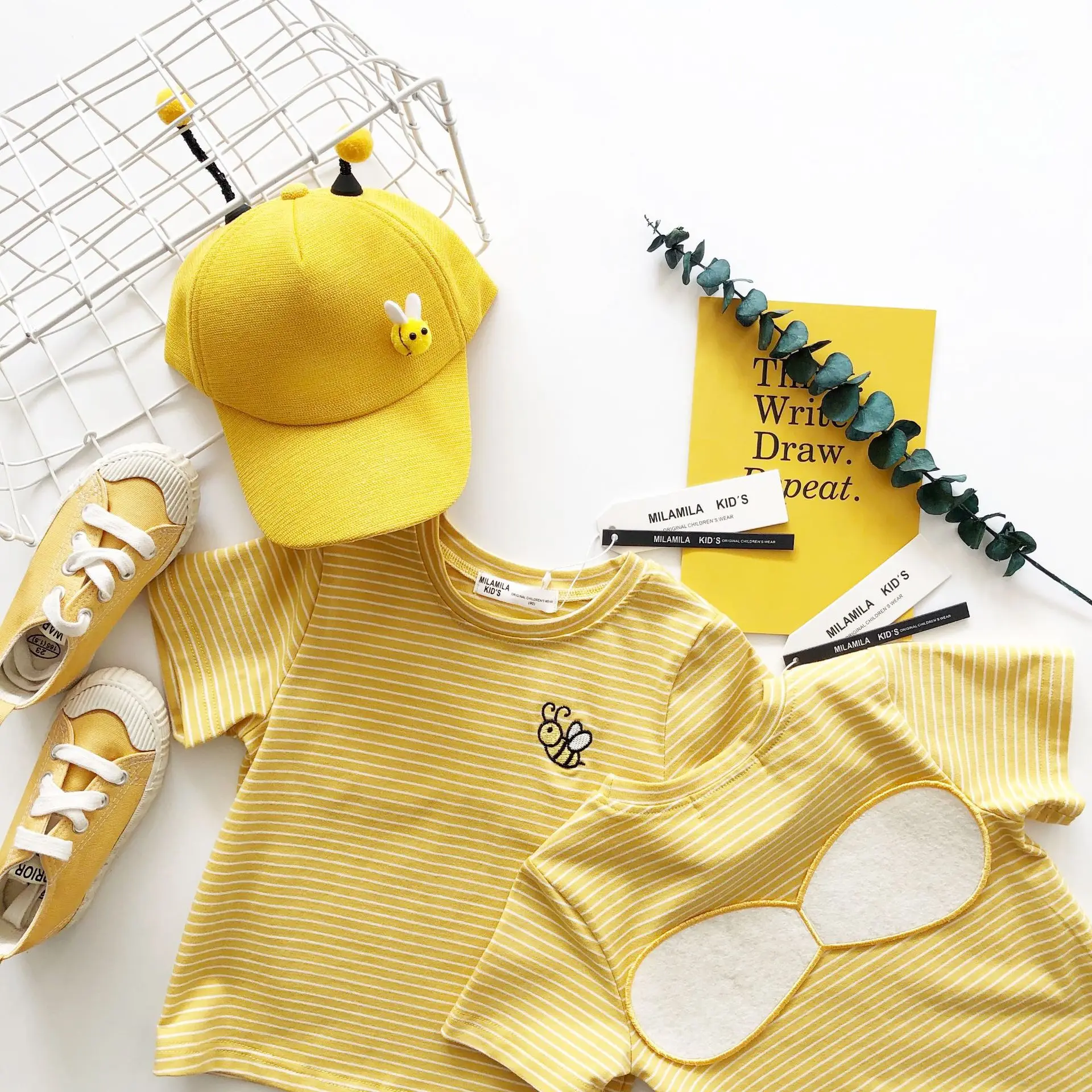 Tonytaobaby Spring and Summer New Style Bees T-shirt and Bees Hat Yellow Stripe Bees T-shirt
Tonytaobaby Spring and Summer New Style Bees T-shirt and Bees Hat Yellow Stripe Bees T-shirt