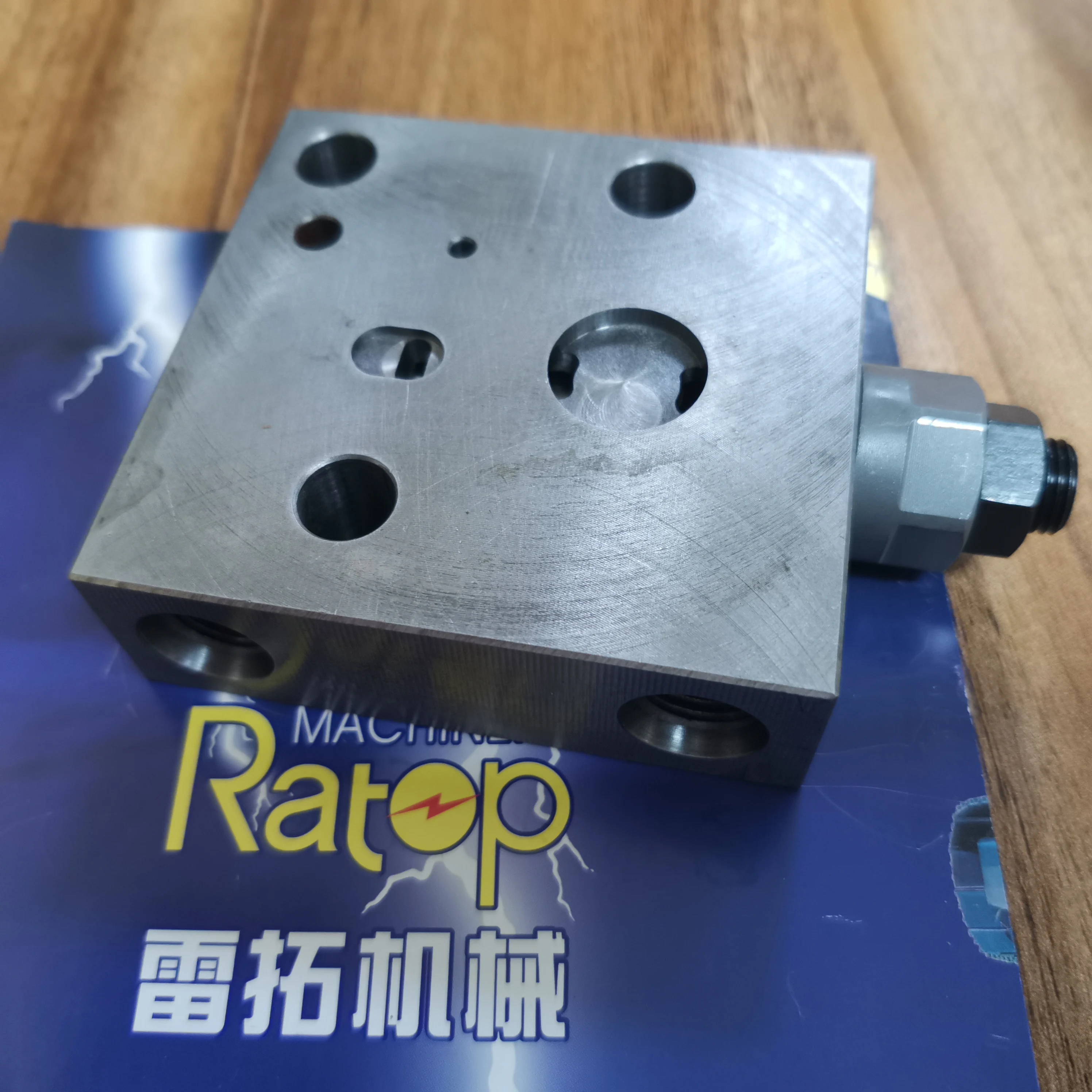 PC200-7 PC200-8 PC300-7 PC300-8 Excavator valve assy 723-40-71800 723-40-71900 723-40-71102
PC200-7 PC200-8 PC300-7 PC300-8 Excavator valve assy 723-40-71800 723-40-71900 723-40-71102