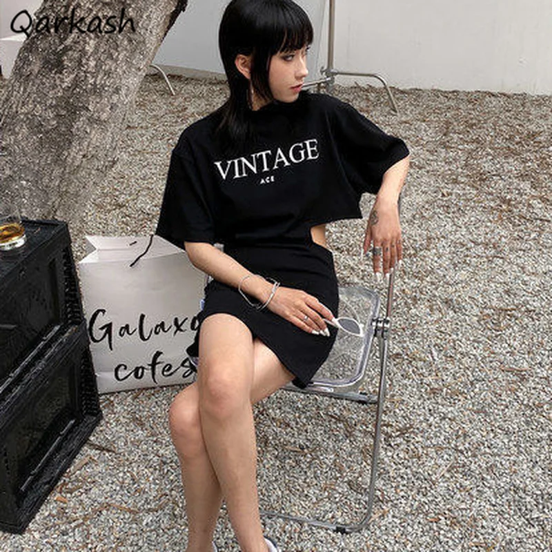 Dresses Women Letter-printed New Designers Hollow Out Zipper Streetwear Cool High Waist Female Club Sexy Fashion Korean Style
Dresses Women Letter-printed New Designers Hollow Out Zipper Streetwear Cool High Waist Female Club Sexy Fashion Korean Style