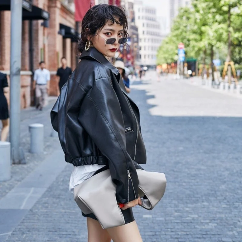 New Autumn Women Fashion Short Loose Fit Pu Leather Jacket Boyfriend Style Motorcycle Windbreaker Coats Punk Casual Outerwear
New Autumn Women Fashion Short Loose Fit Pu Leather Jacket Boyfriend Style Motorcycle Windbreaker Coats Punk Casual Outerwear