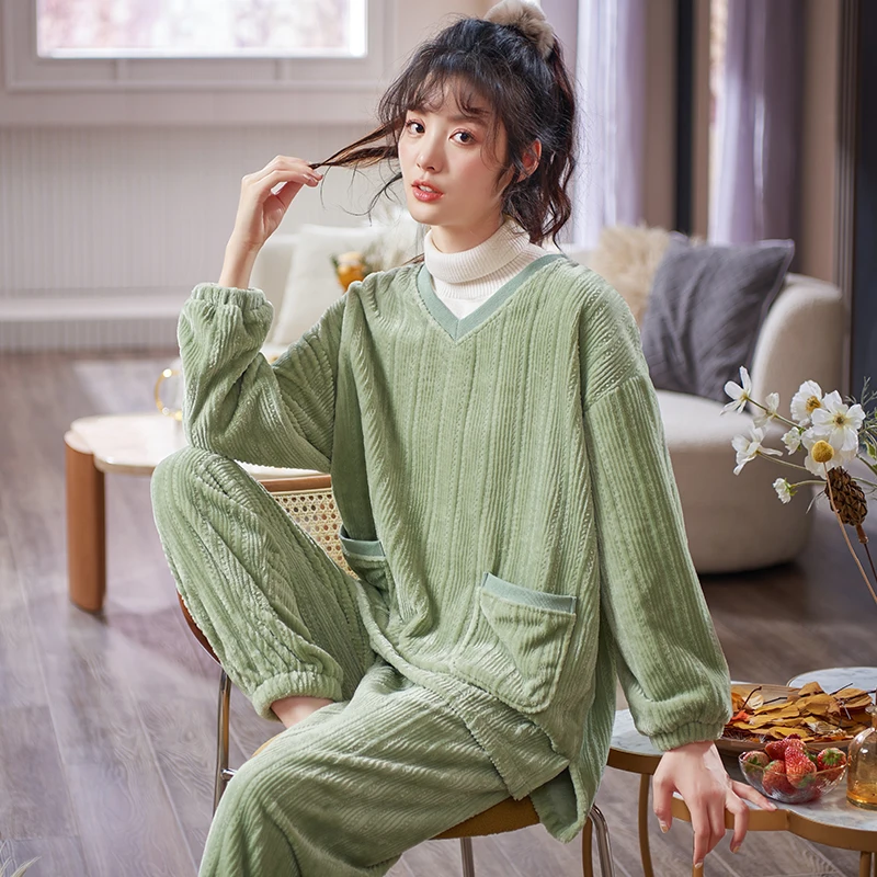 Autumn Winter Women Flannel Pajamas Set V-Neck Pajamas Sleepwear Thick Coral Fleece Keep Warm Pyjamas Female Home Clothing
Autumn Winter Women Flannel Pajamas Set V-Neck Pajamas Sleepwear Thick Coral Fleece Keep Warm Pyjamas Female Home Clothing