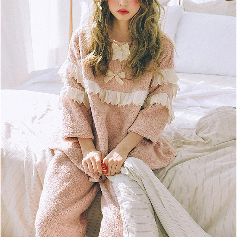 Women Lolita Pink Flannel Pajama Sets.Bow Flannel Tops+Long Pants.Vintage Ruffle Pyjamas Set.Ladies Sleep Home Wear Loungewear
Women Lolita Pink Flannel Pajama Sets.Bow Flannel Tops+Long Pants.Vintage Ruffle Pyjamas Set.Ladies Sleep Home Wear Loungewear