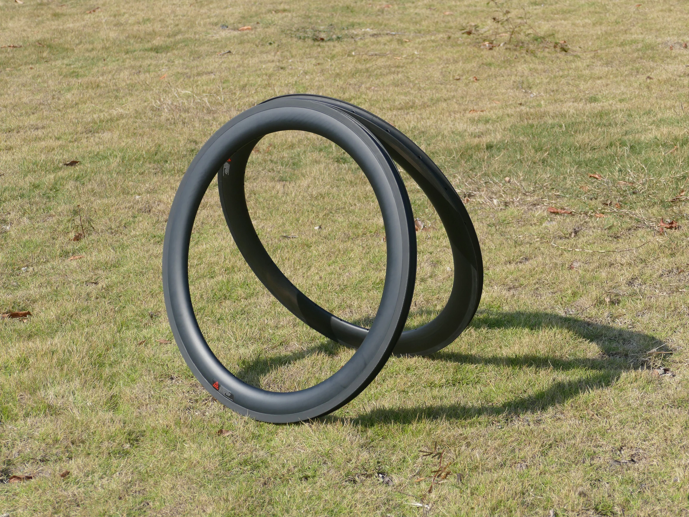 1 пара полнокарбоновый UD матовый дорожный велосипед V-тормоз/дисковый тормоз колесный обод бескамерный 700C обод колеса Глубина 38 мм/50 мм/60 мм
1 пара полнокарбоновый UD матовый дорожный велосипед V-тормоз/дисковый тормоз колесный обод бескамерный 700C обод колеса Глубина 38 мм/50 мм/60 мм