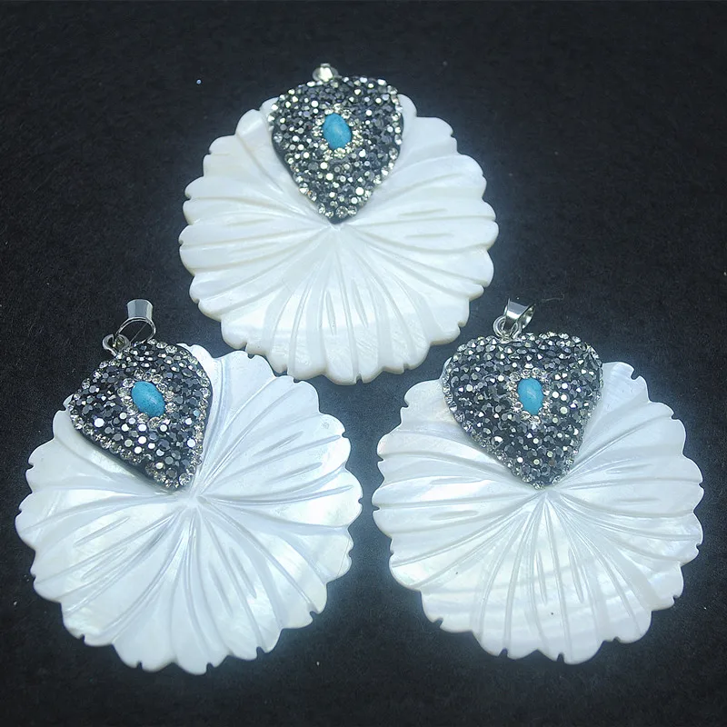 3PCS White Shell Flower Pendants With Blue Stone Rhinestone Ornaments For Women Earring Making Accessories Size 45MM New Arrival
3PCS White Shell Flower Pendants With Blue Stone Rhinestone Ornaments For Women Earring Making Accessories Size 45MM New Arrival