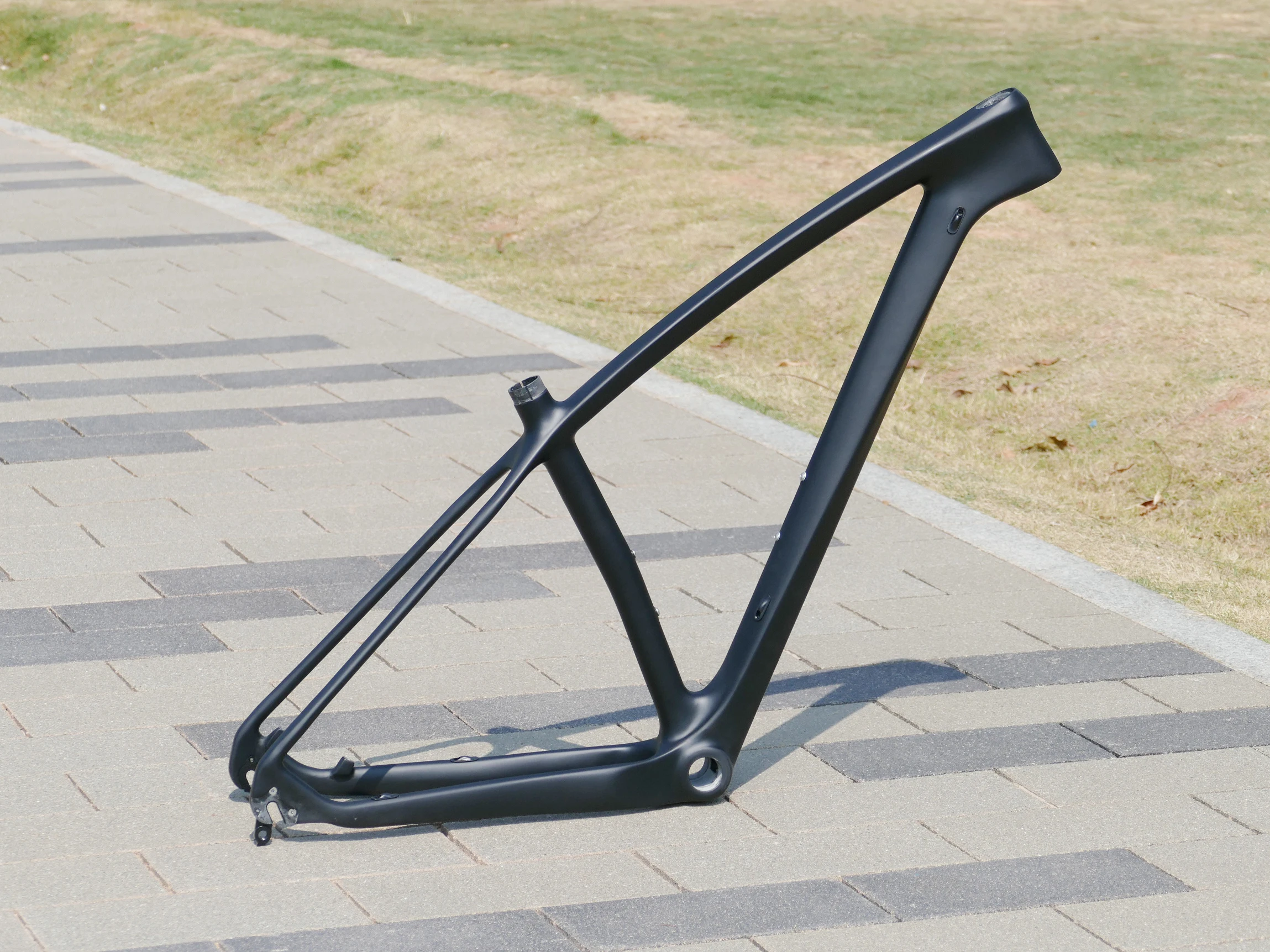 T-04 High Quality Full Carbon 29ER Mountain Bike Frame Carbon Bicycle Cycling MTB Frame Thru Axle 142 * 12mm & QR 135mm
T-04 High Quality Full Carbon 29ER Mountain Bike Frame Carbon Bicycle Cycling MTB Frame Thru Axle 142 * 12mm & QR 135mm