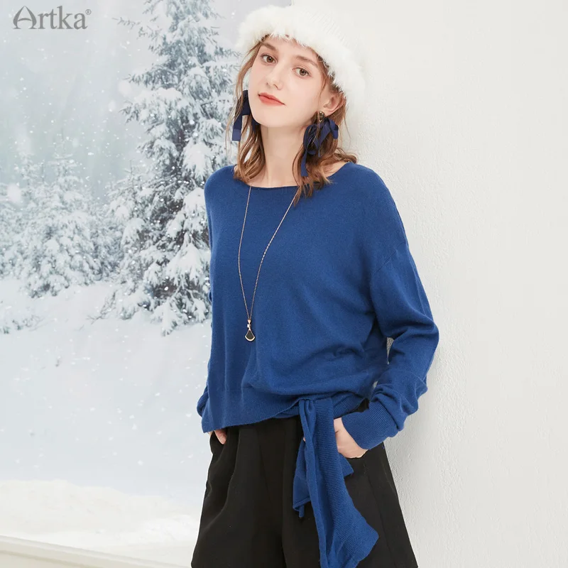 ARTKA 2025 Новый зимний женский свитер, элегантный вязаный свитер из мягкой шерсти с кроличьим мехом, свободный трикотаж на шнуровке с круглым вырезом, женский SA10173Q
ARTKA 2025 Новый зимний женский свитер, элегантный вязаный свитер из мягкой шерсти с кроличьим мехом, свободный трикотаж на шнуровке с круглым вырезом, женский SA10173Q