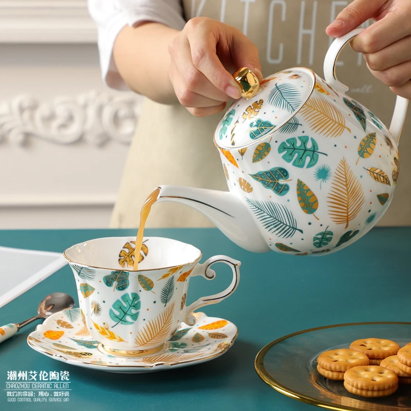 Jinzhiyuye European luxury creative Bone China Coffee Cup English afternoon cup tea set ceramic European flower tea cup
Jinzhiyuye European luxury creative Bone China Coffee Cup English afternoon cup tea set ceramic European flower tea cup