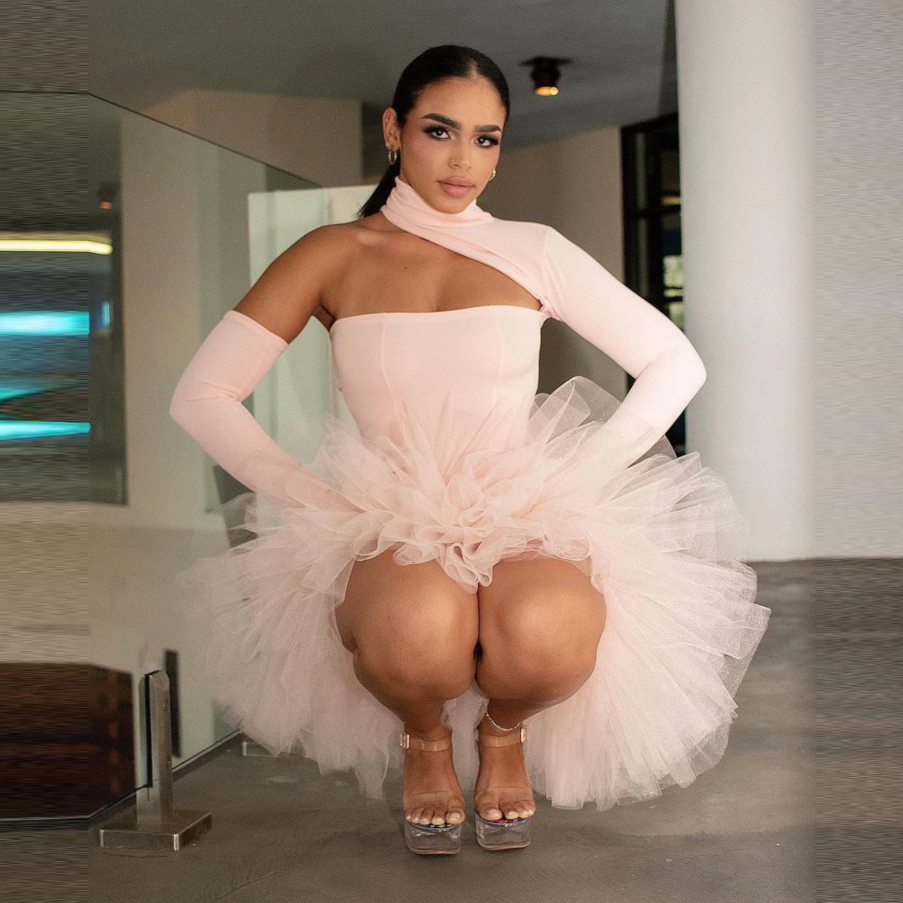 Sexy Short Tulle Dresses High Neck Long Sleeves Puffy Tutu Skirt Mini Length Plus Size Birthday Party Dress
Sexy Short Tulle Dresses High Neck Long Sleeves Puffy Tutu Skirt Mini Length Plus Size Birthday Party Dress