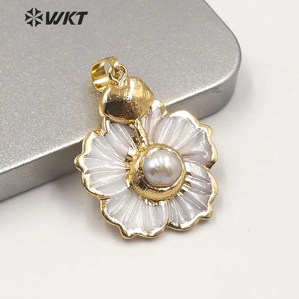 WT-JP174 Natural white shell pendant flower shape shell with natural pearl Gold trim pendant elegant fashion Bohe Jewelry Gift
WT-JP174 Natural white shell pendant flower shape shell with natural pearl Gold trim pendant elegant fashion Bohe Jewelry Gift