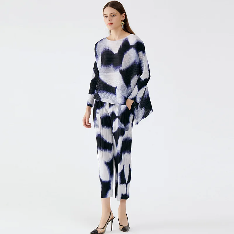 Autumn Suit Female 2021 New Personalized Hand-painted Korean Version Thin Irregular Top Casual Pants Two-piece Set
Autumn Suit Female 2021 New Personalized Hand-painted Korean Version Thin Irregular Top Casual Pants Two-piece Set