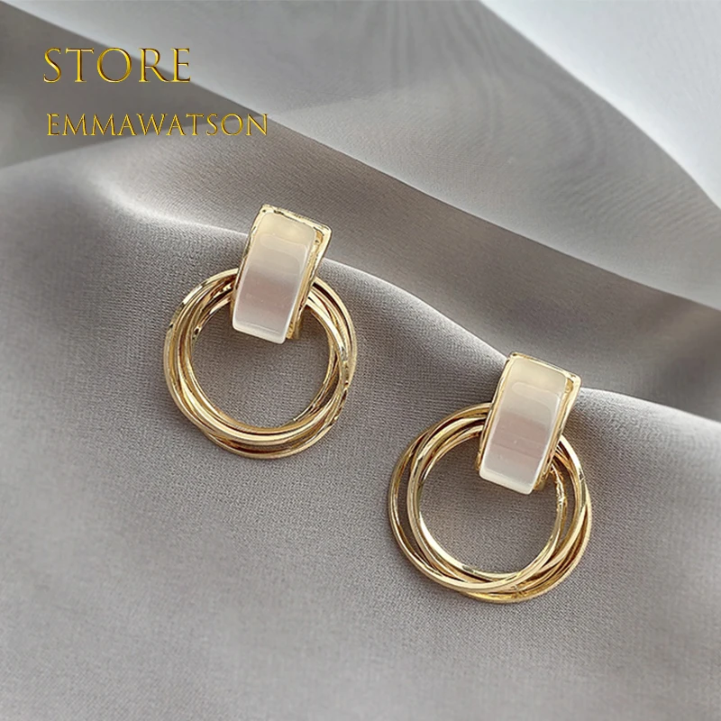 Retro Metallic Gold Color Small Circle Pendant Earrings 2021 New Jewelry fashion Wedding Party Unusual Earrings For Woman
Retro Metallic Gold Color Small Circle Pendant Earrings 2021 New Jewelry fashion Wedding Party Unusual Earrings For Woman