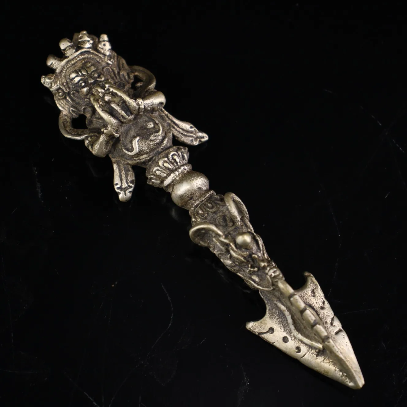 5"Tibetan Temple Collection Old Bronze Gilded Silver Mahakala Dorje Vajra Phurpa Pendant Amulet Dharam Town House Exorcism
5"Tibetan Temple Collection Old Bronze Gilded Silver Mahakala Dorje Vajra Phurpa Pendant Amulet Dharam Town House Exorcism