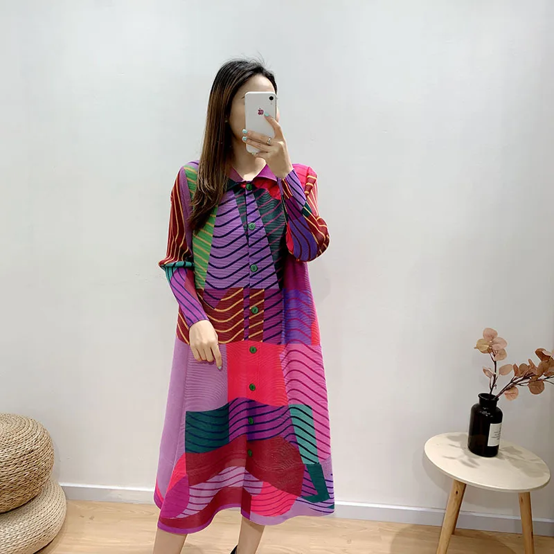 Miyake pleated casual printed jacket dress 2021 autumn new style lapel fashion loose thin large size folda women's windbreaker
Miyake pleated casual printed jacket dress 2021 autumn new style lapel fashion loose thin large size folda women's windbreaker