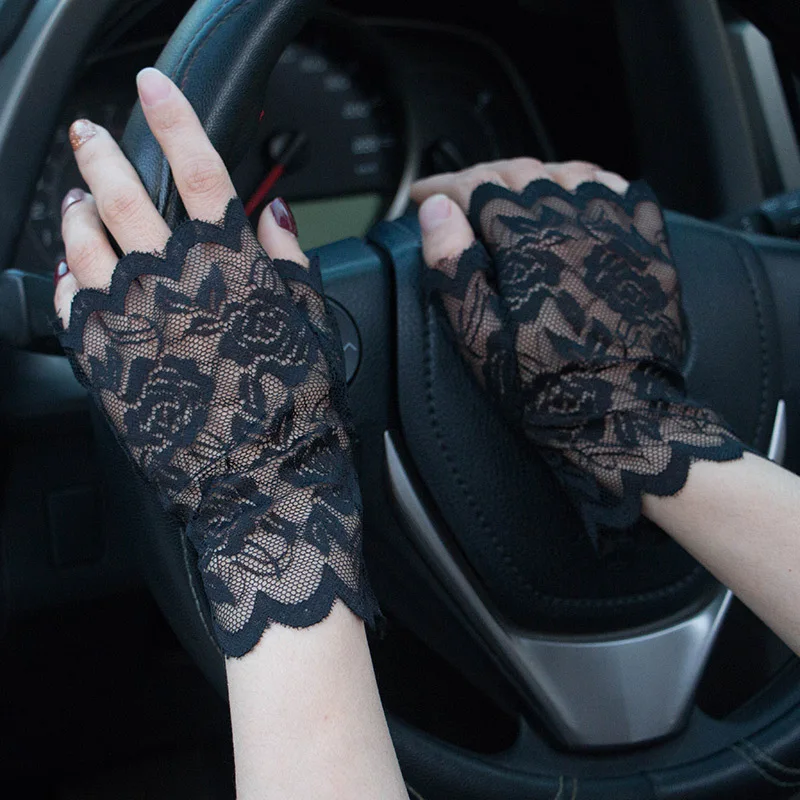 Summer Sexy Lace Sunscreen Short Drive Gloves Thin Breathable Hollow Flower Mesh Female Anti-UV Elasticity Elegant Soft Gloves
Summer Sexy Lace Sunscreen Short Drive Gloves Thin Breathable Hollow Flower Mesh Female Anti-UV Elasticity Elegant Soft Gloves
