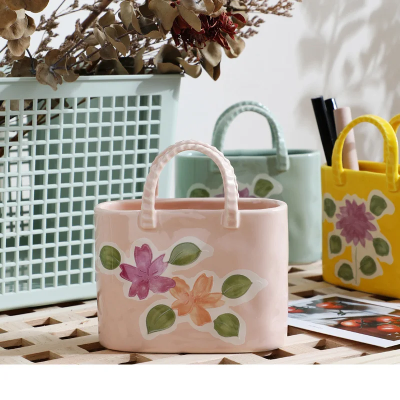 Creative ceramic desktop ornaments Nordic creative pen holder cosmetic brush storage barrel creative vase home accessories
Creative ceramic desktop ornaments Nordic creative pen holder cosmetic brush storage barrel creative vase home accessories