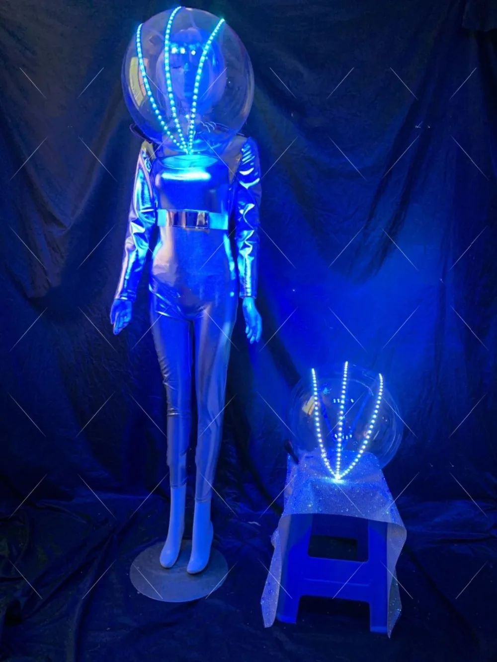 Nightclub bar stage show cosplay Lumious Space Warrior Helmet costume light up headwear future technology party gogo DJ costum
Nightclub bar stage show cosplay Lumious Space Warrior Helmet costume light up headwear future technology party gogo DJ costum