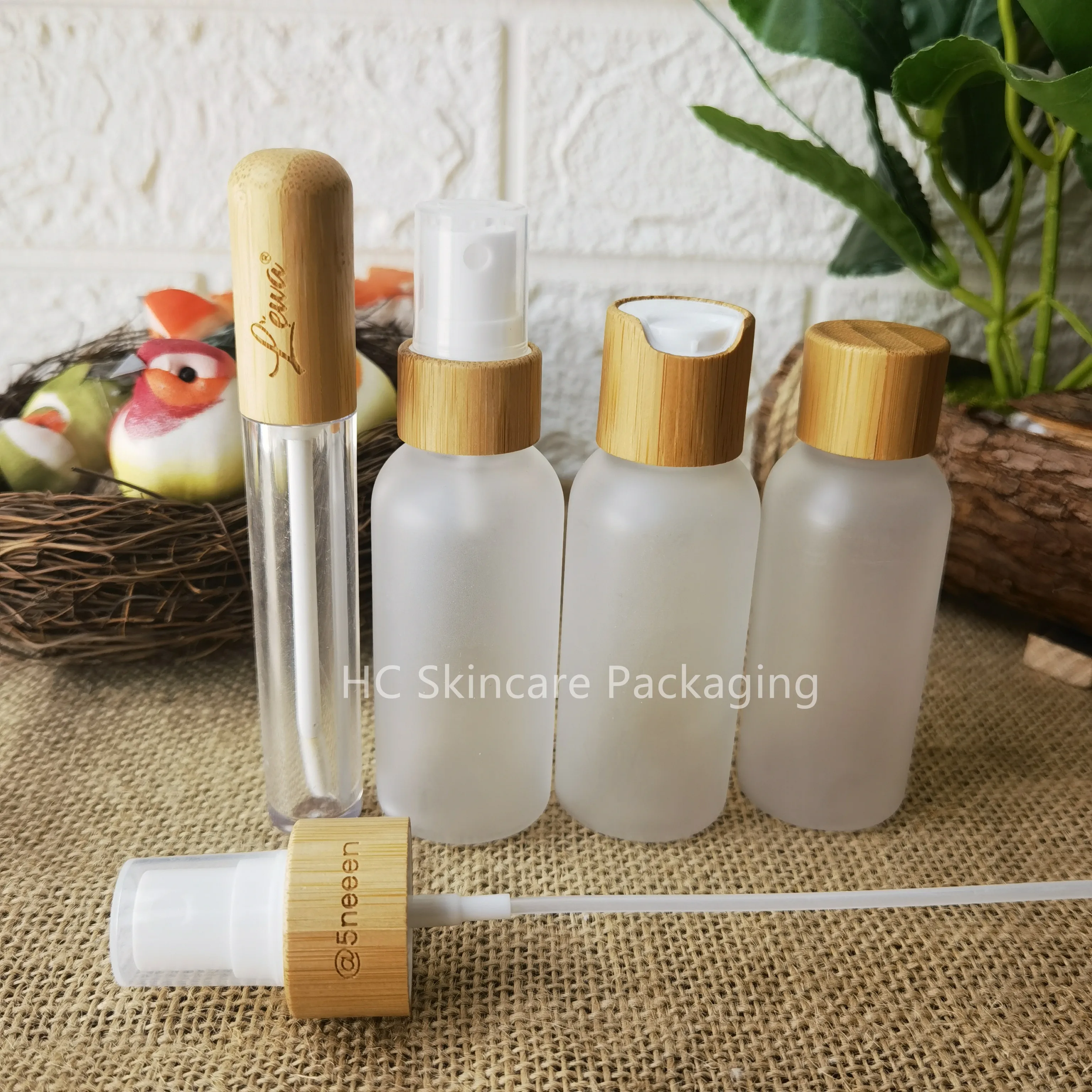 Custom Logo Cosmetic Bottle Cream Jar With Bamboo Lid Frosted Clear Plastic Container Skin Care Packaging Tools
Custom Logo Cosmetic Bottle Cream Jar With Bamboo Lid Frosted Clear Plastic Container Skin Care Packaging Tools