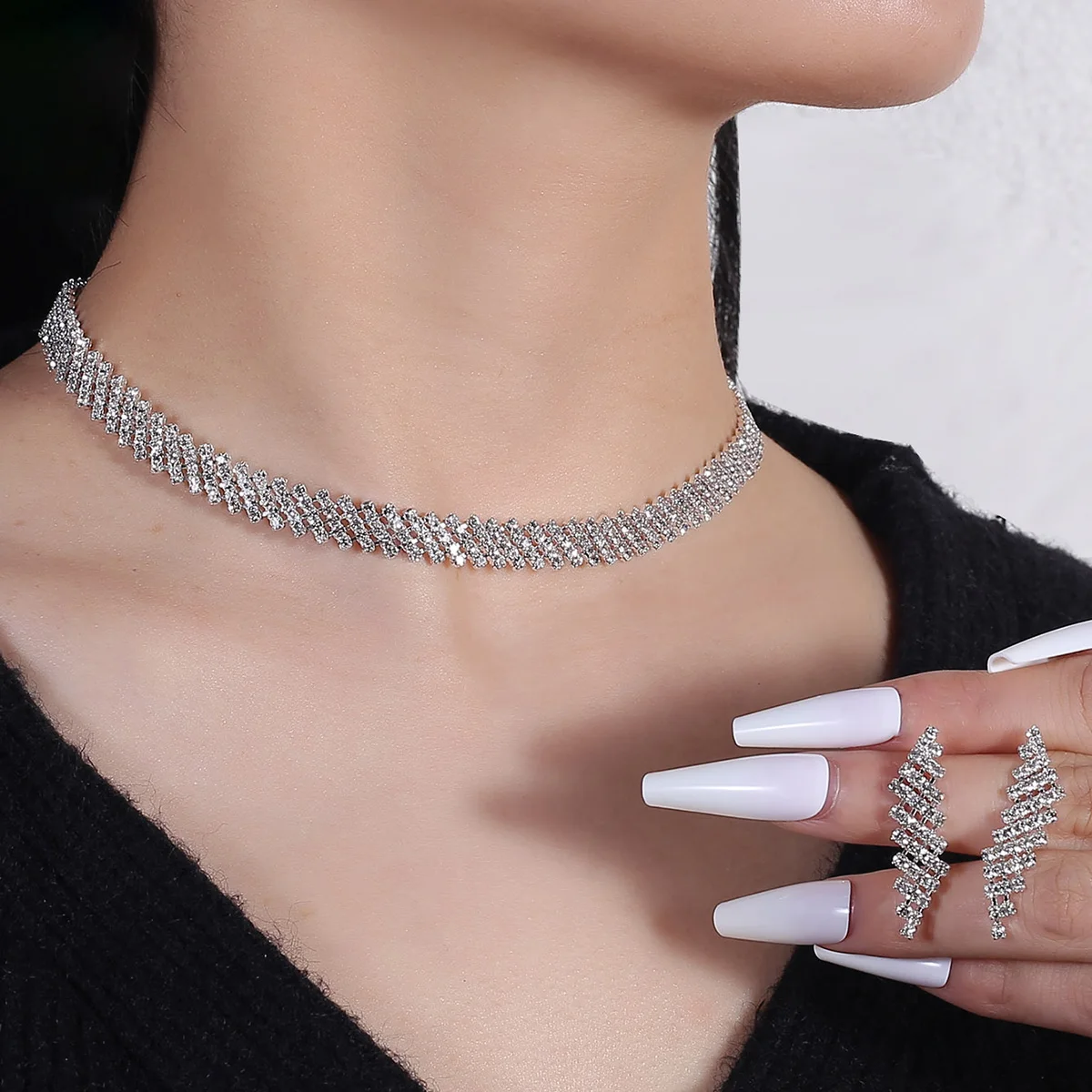 Fashionable casual crystal jewelry set for ladies Necklace + stud earrings set women Jewelry set Luxury jewelry for female
Fashionable casual crystal jewelry set for ladies Necklace + stud earrings set women Jewelry set Luxury jewelry for female