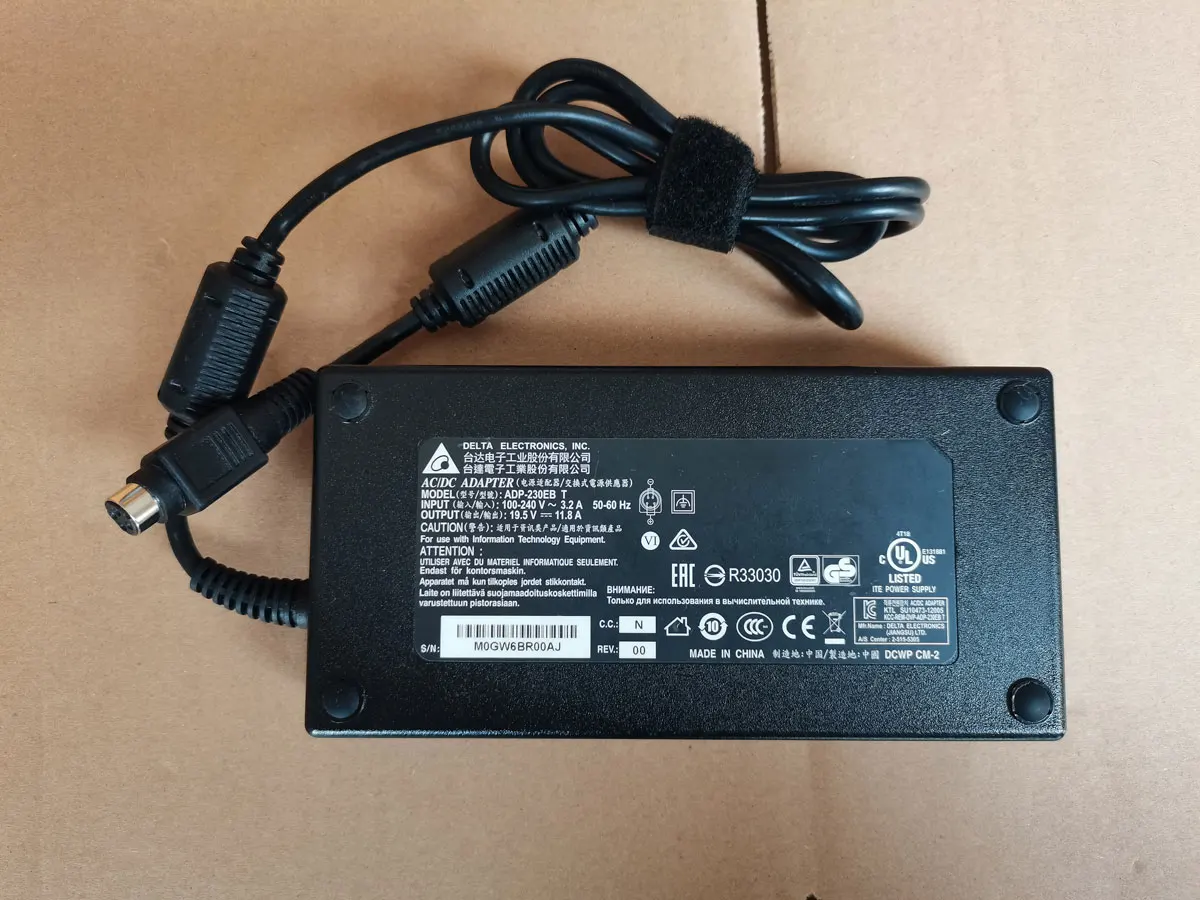 Оригинальный адаптер переменного тока Delta 230 Вт 19,5 в а стандарта 4Din для MSI GT75 Titan 8RF
Оригинальный адаптер переменного тока Delta 230 Вт 19,5 в а стандарта 4Din для MSI GT75 Titan 8RF