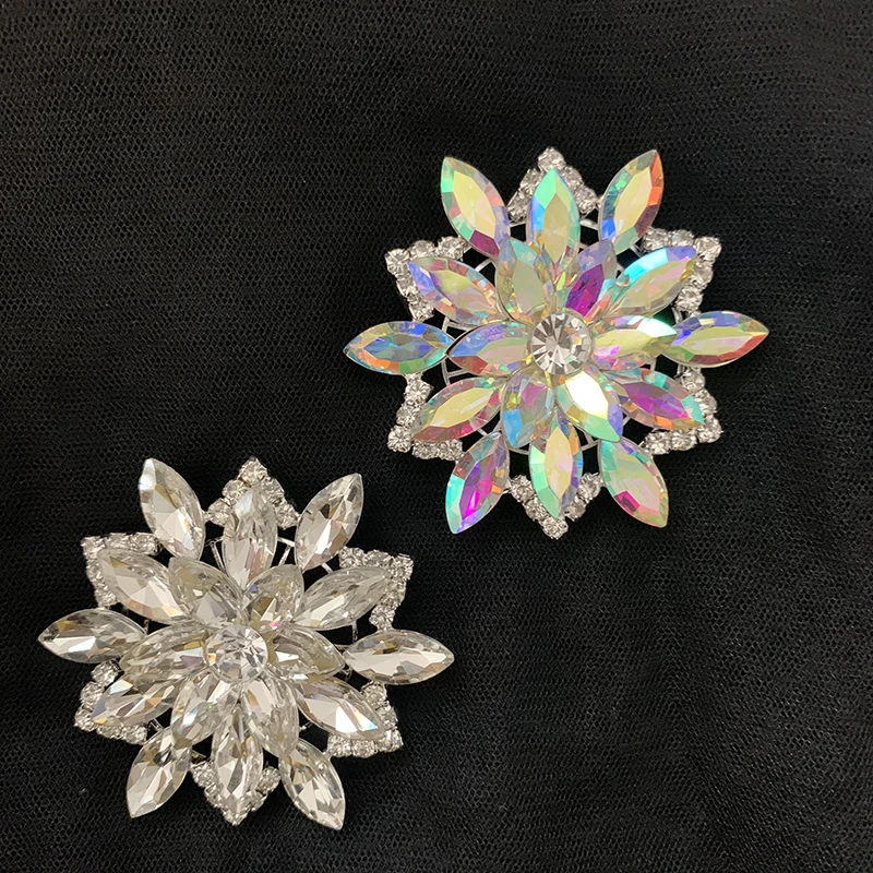 5.8cm flower shape crystal rhinestone applique sew on rhinestone strass flat silver base for DIY wedding party dress decoration
5.8cm flower shape crystal rhinestone applique sew on rhinestone strass flat silver base for DIY wedding party dress decoration
