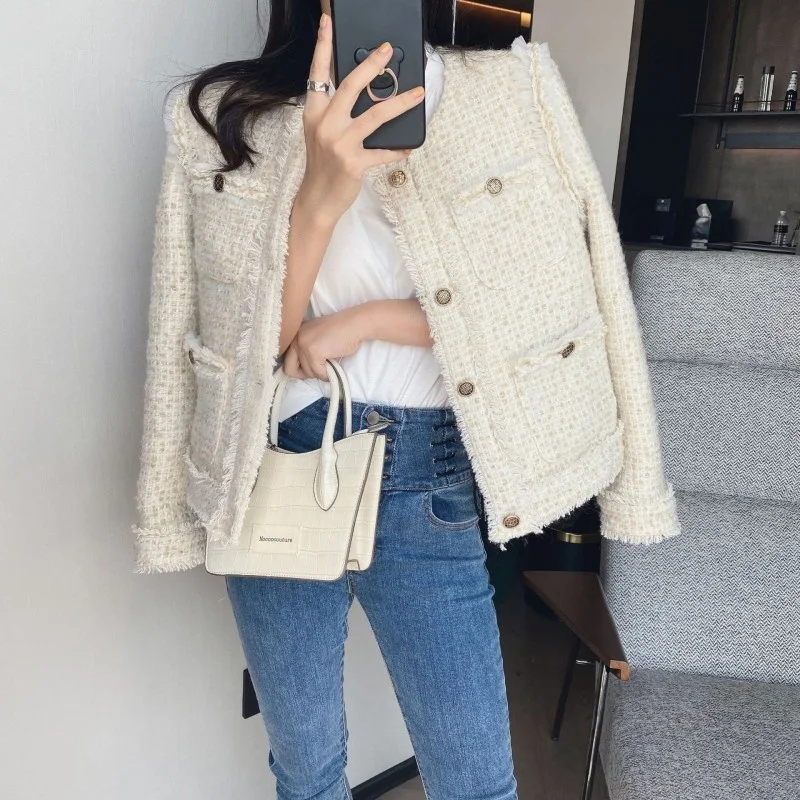Tassel Women Tweed Coat Autumn New Elegant Single Breasted Wool Jacket Streetwear Pocket Office Lady Beige Full Sleeve Outerwear
Tassel Women Tweed Coat Autumn New Elegant Single Breasted Wool Jacket Streetwear Pocket Office Lady Beige Full Sleeve Outerwear