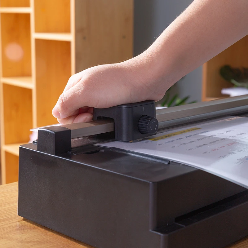 Резак для офисной бумаги формата А3, машина для склеивания пленки для запечатывания фотобумаги, машина для ламинирования и резки, универсальная машина 
Резак для офисной бумаги формата А3, машина для склеивания пленки для запечатывания фотобумаги, машина для ламинирования и резки, универсальная машина