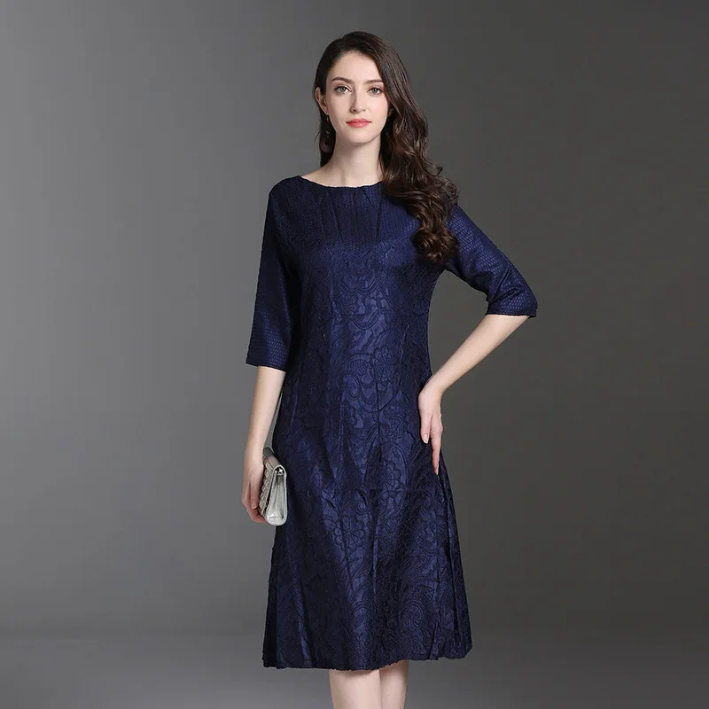 Tianpei spring winter Chinese style Vintage Pleated dress heavy industry embroidery three-quarter sleeves plus size A-line dress
Tianpei spring winter Chinese style Vintage Pleated dress heavy industry embroidery three-quarter sleeves plus size A-line dress