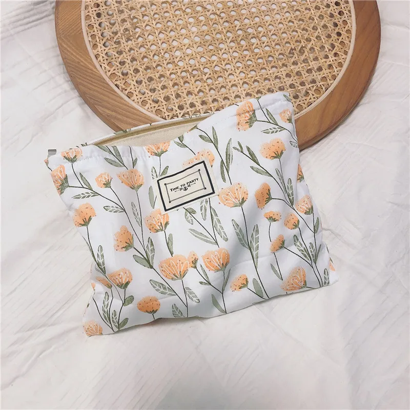 Spring new style fresh and gentle sweet wind floral cotton bag handbag clutch cosmetic bag storage bag zipper bag
Spring new style fresh and gentle sweet wind floral cotton bag handbag clutch cosmetic bag storage bag zipper bag