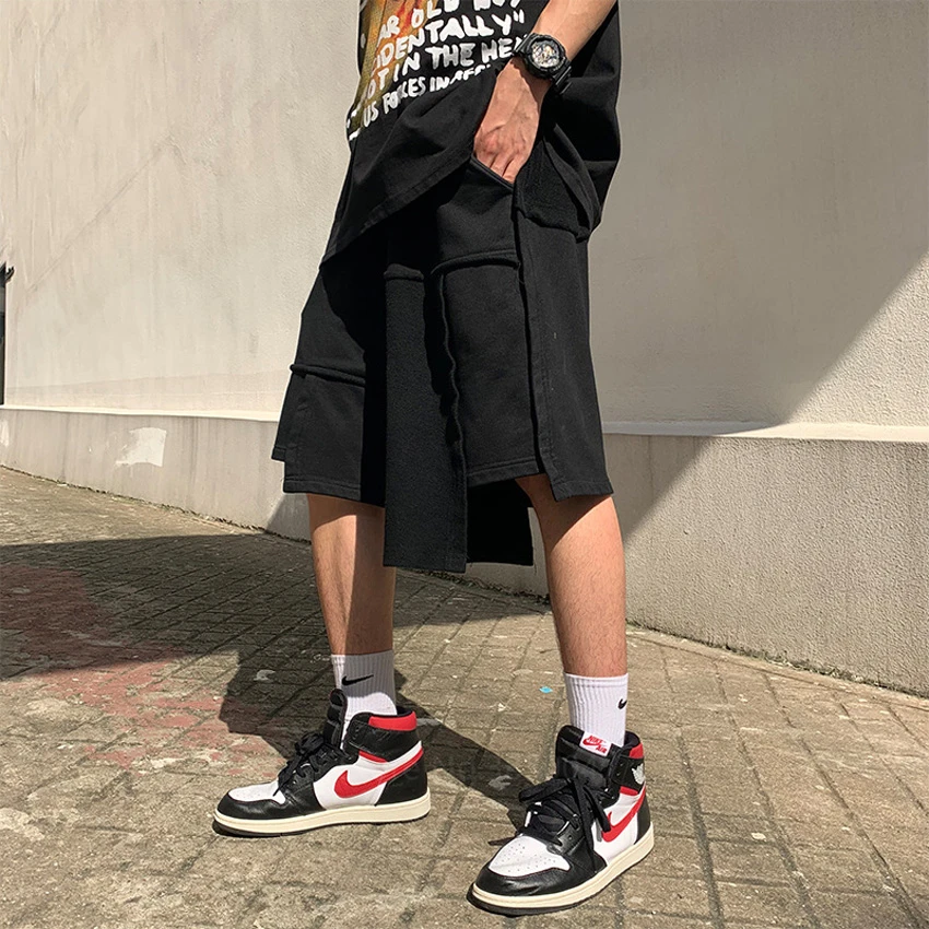 2 Colors Men's Pants Splicing Irregular Shorts Japanese Style Harajuku Fashion Trend Plus Size Summer Autume Outfit Punk Street 
2 Colors Men's Pants Splicing Irregular Shorts Japanese Style Harajuku Fashion Trend Plus Size Summer Autume Outfit Punk Street