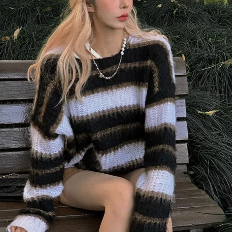 Autumn Winter Warm Knitted Sweater Women Casual Striped Patchwork Pullover Female Korean Loose Designer Knitwear Sweater 2021
Autumn Winter Warm Knitted Sweater Women Casual Striped Patchwork Pullover Female Korean Loose Designer Knitwear Sweater 2021